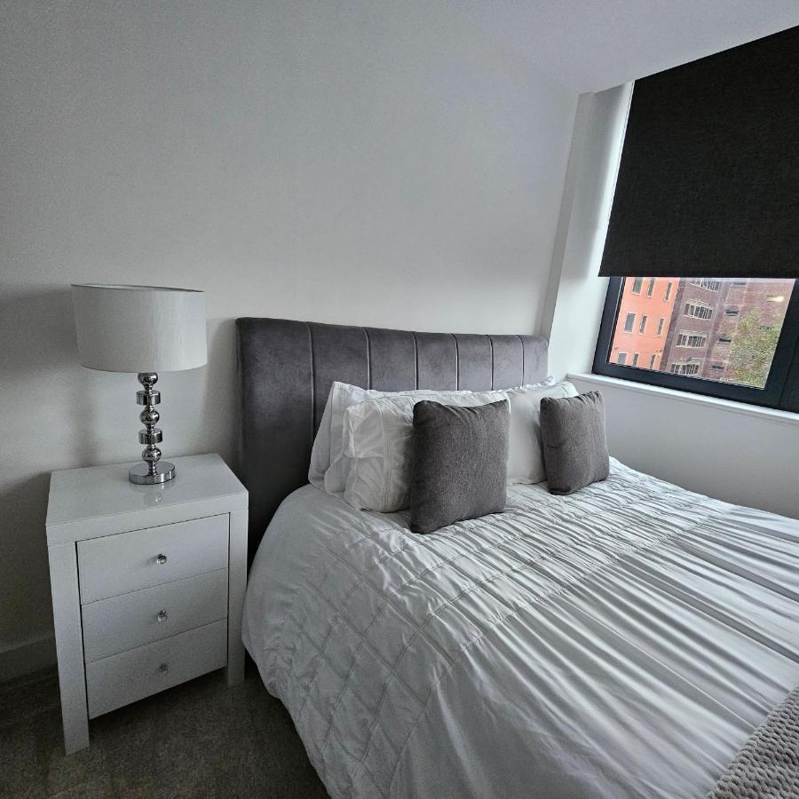 Brand New Trafford Apartment Manchester Exterior foto